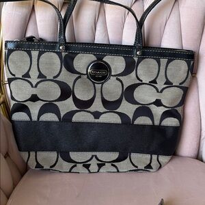 Coach Signature Black Jacquard Canvas Tote. EUC w/ like new hangtag